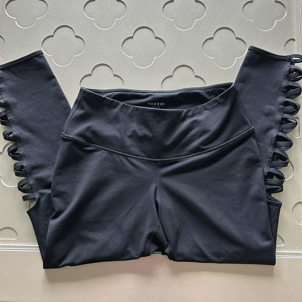 TORRID Active Black Lattice Detail Leggings Pants size 00 Medium/ Large - Picture 9 of 15